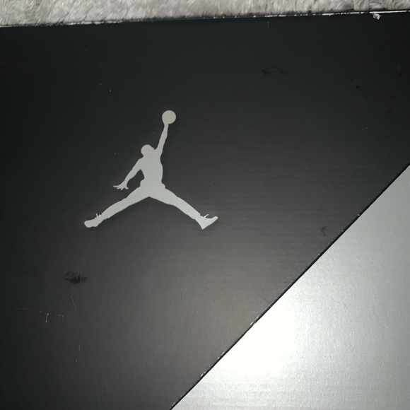 Jordan 11 Retro “Jubilee” - Picture 6 of 8